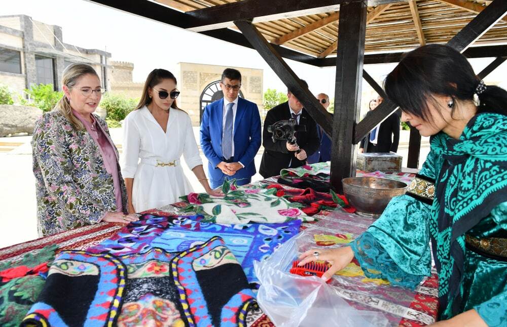بازدید همسر رئیس جمهور اسرائیل از موزه باکو