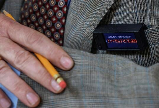 یک نمانیده جمهوریخواه کنگره آمریکا میزان بدهی دولت ایالات متحده آمریکا