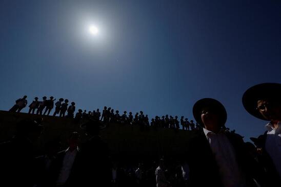 مراسم تدفین یک خاخام ارتدوکس در بنی براک اسراییل