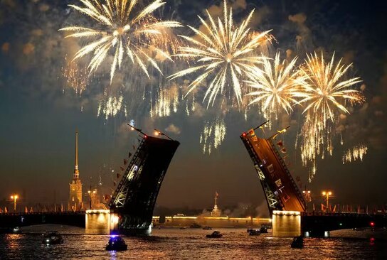 آتش بازی در جشن سیصدوبیستمین سالگرد احداث شهر سن پترز بورگ روسیه