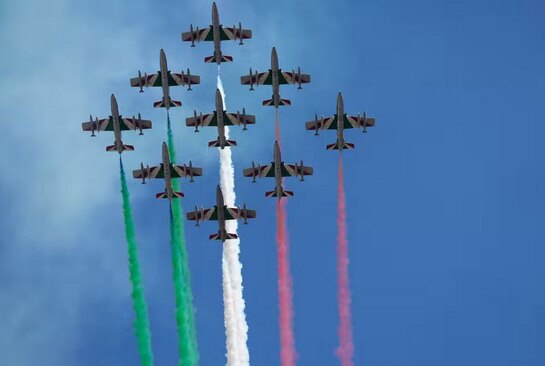 نمایش هوایی در شهر رم ایتالیا به مناسبت هفتادوهفتمین سالروز جمهوری