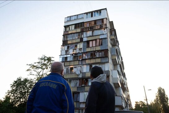 ساختمانی آسیب دیده از حمله پهپادی روسیه به پایتخت اوکراین