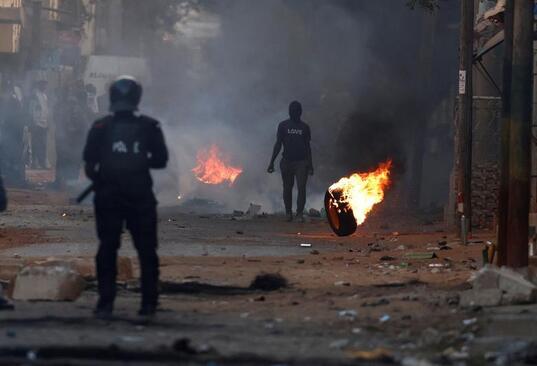 دیدنی های امروز؛ از تولد بودا تا بحران زباله در اقیانوس ها درگیری حامیان رهبر مخالفان حکومت سنگال با پلیس در شهر داکار