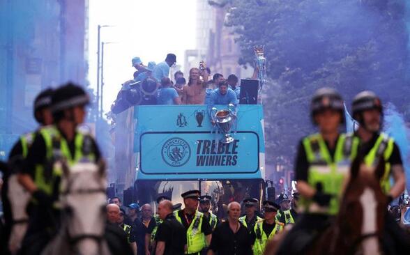 جشن قهرمانی تیم فوتبال منچستر سیتی