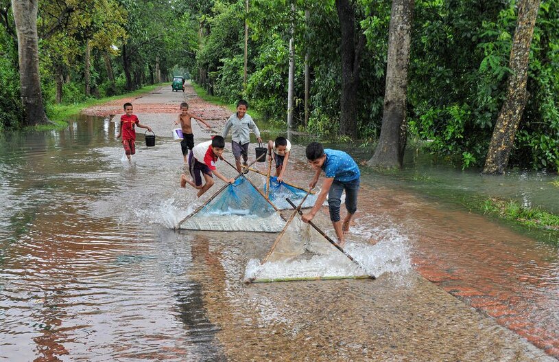 دیدنی های امروز؛ از برخورد پلیس استانبول با رژه همجنسگرایان تا آموزش همگانی بوکس تلاش نوجوانان بنگلادشی برای ماهیگیری با تور