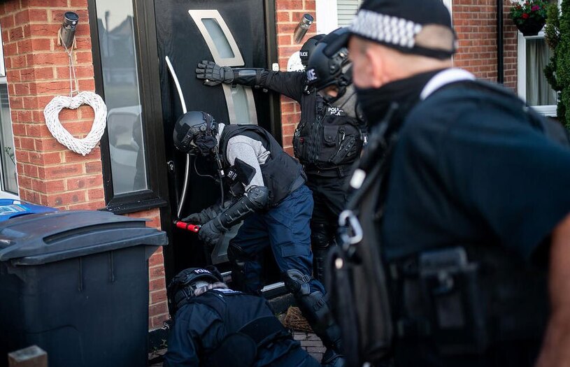 دیدنی های امروز؛ از برخورد پلیس استانبول با رژه همجنسگرایان تا آموزش همگانی بوکس پلیس انگلیس