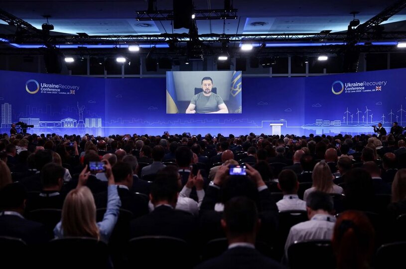 دیدنی های امروز؛ از روز جهانی یوگا تا تماشای اولین طلوع خورشید تابستان رئیس جمهوری اوکراین