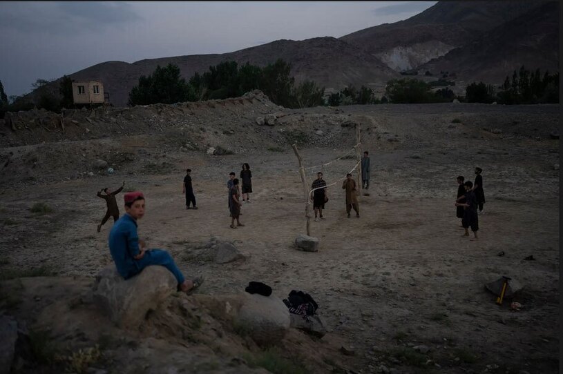 والیبال بازی نوجوانان افغان 