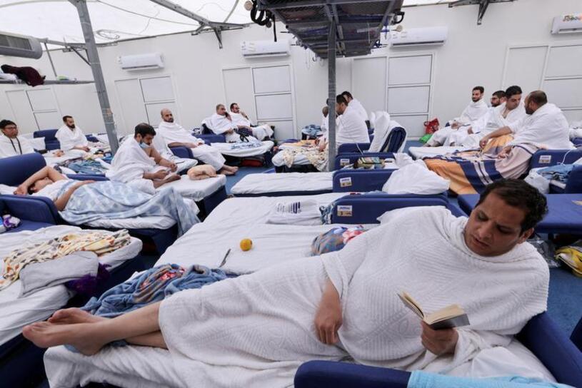 زائران حج تمتع در حال استراحت