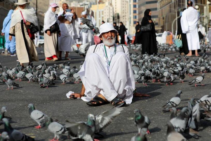 زائران حج تمتع در حال استراحت