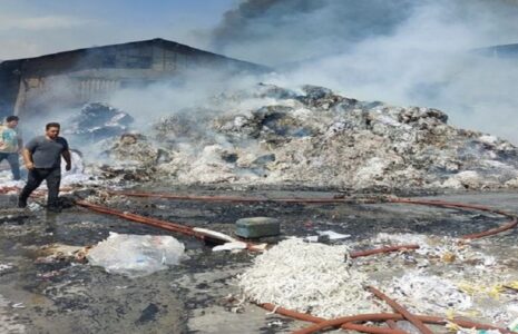 آتش‌سوزی گسترده در انبار کاغذ باطله