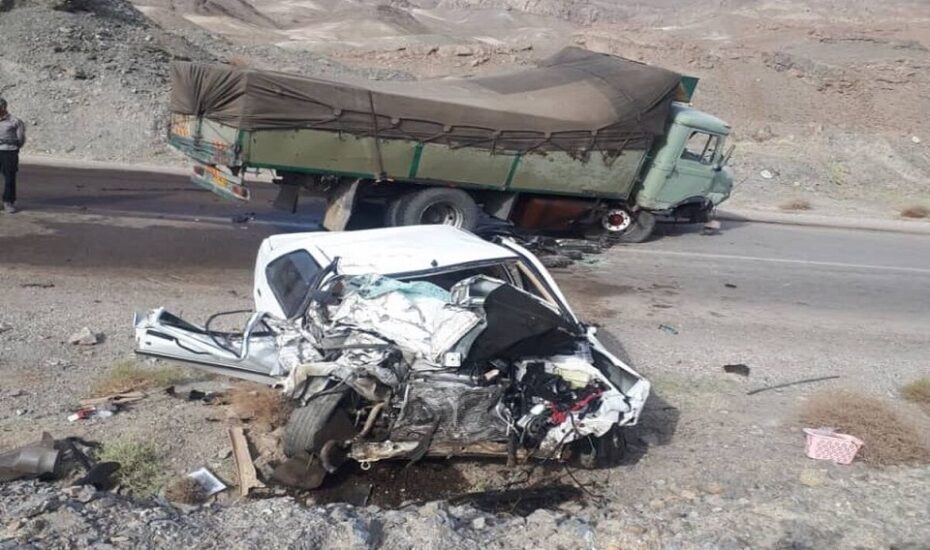 تصادف پژو 405 با کامیون