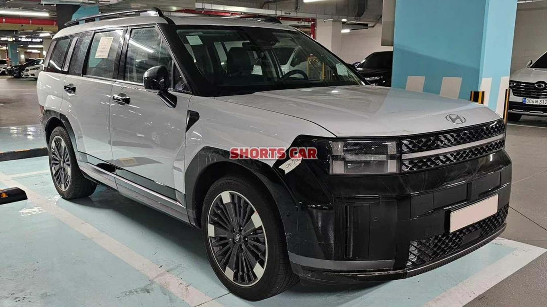 اولین تصاویر واقعی سانتافه 2024 در یک پارکینگ سانتافه 2024