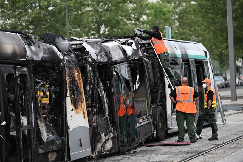 آتش زدن تراموا