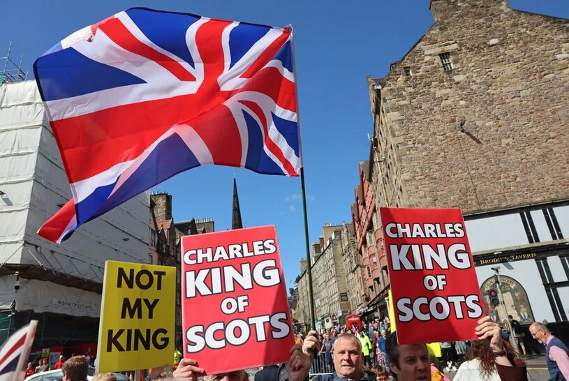 دیدنی های امروز؛ از خودروهای چینی صادراتی تا اوضاع جنین تظاهرات موافقان و مخالفان نظام پادشاهی انگلیس