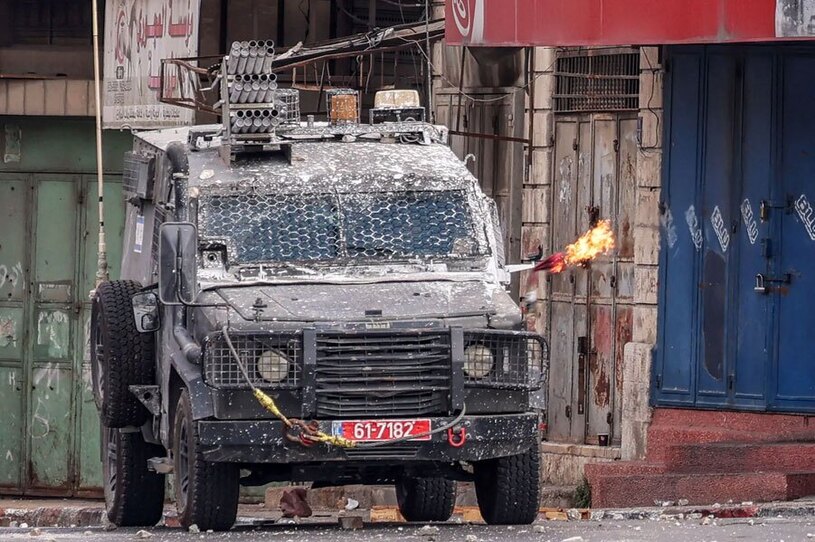 دیدنی های امروز؛ از گرمای بی سابقه تابستانی تا شعار نویسی معترضان فرانسوی پرتاب کوکتل مولوتف به سمت خودروی نظامی اسراییل