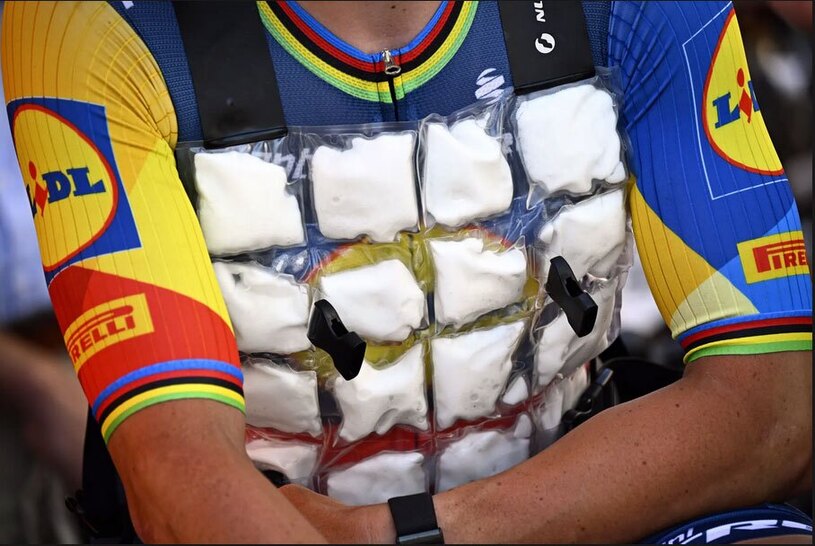 دیدنی های امروز؛ از گرمای بی سابقه تابستانی تا شعار نویسی معترضان فرانسوی پوشیدن جلیقه خنک کننده از سوی برخی رکاب زنان