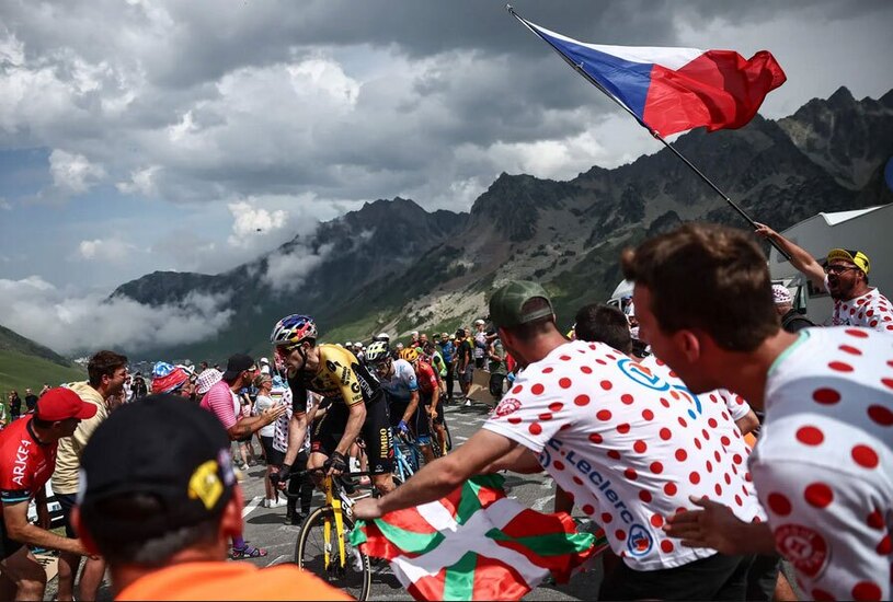 پوشیدن جلیقه خنک کننده از سوی برخی رکاب زنان