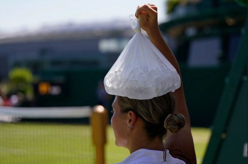 دیدنی های امروز؛ از گرمای بی سابقه تابستانی تا شعار نویسی معترضان فرانسوی روش تنیس باز اوکراینی برای خنک شدن