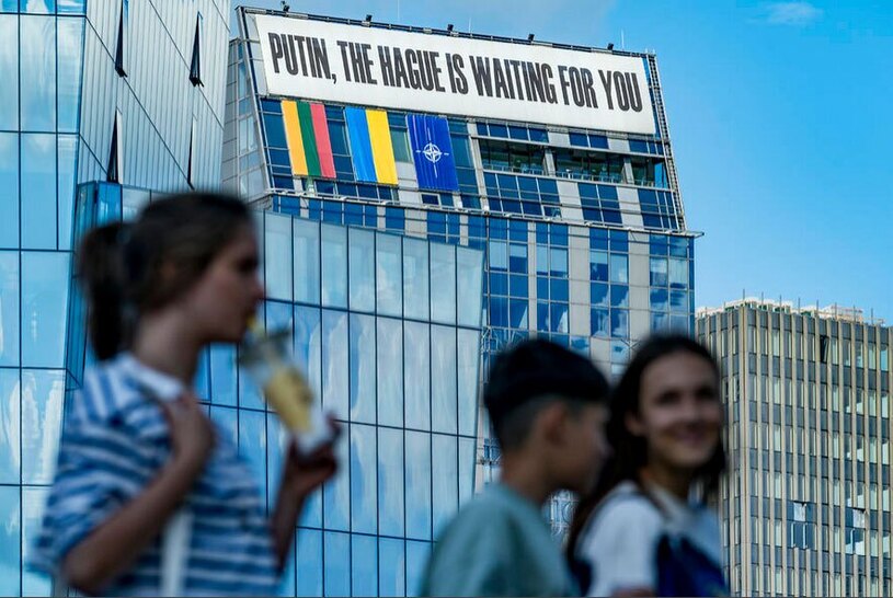 بنر عظیمی علیه ولادیمیر پوتین 