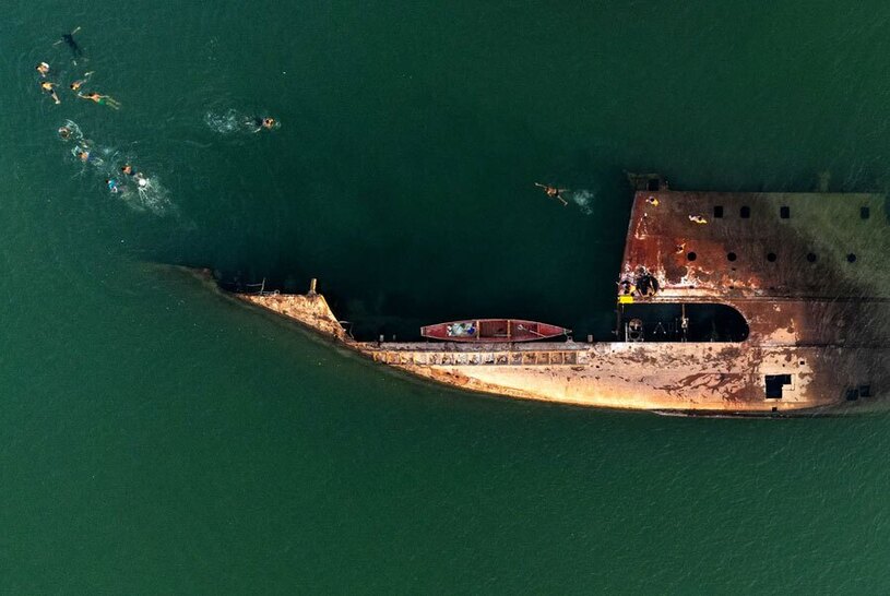 دیدنی های امروز؛ از موج جهانی گرما تا ادامه اعتراضات در اسراییل مردم عراق گرمای تابستانی بندر بصره