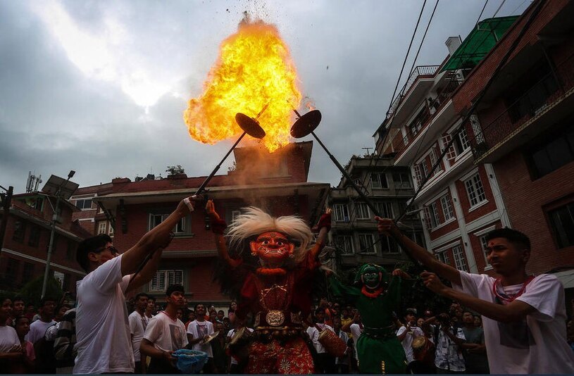 دیدنی های امروز؛ از موج جهانی گرما تا ادامه اعتراضات در اسراییل جشنواره لاخه نپال