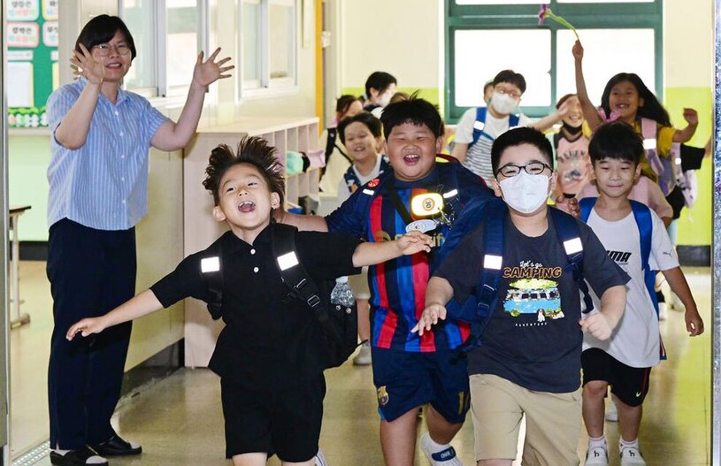 شادمانی دانش آموزان دبستانی کره جنوبی 