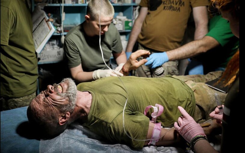 مداوای نظامی زخمی اوکراینی