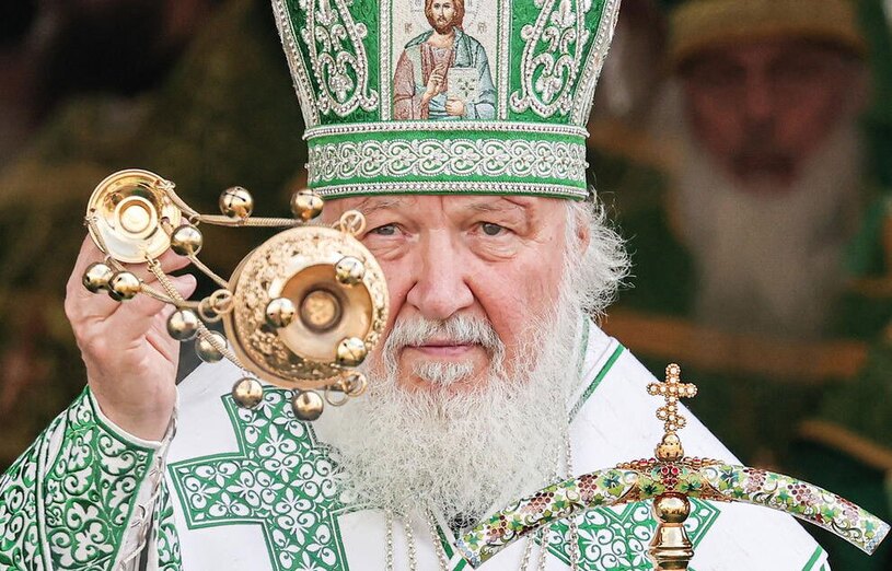 اسقف اعظم روسیه در حال اجرای مناسک