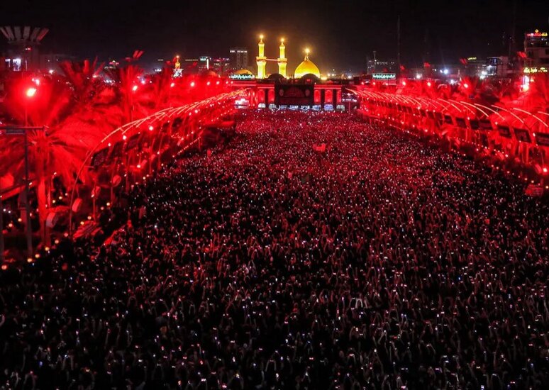 ازدحام شیعیان تعویض پرچم کربلا عراق