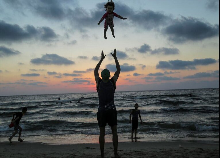 پدر و فرزند فلسطینی نوار غزه