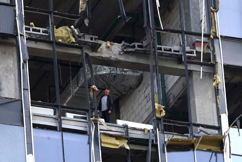 آسیب دیدن یک مرکز تجاری در حمله پهپادی اوکراین