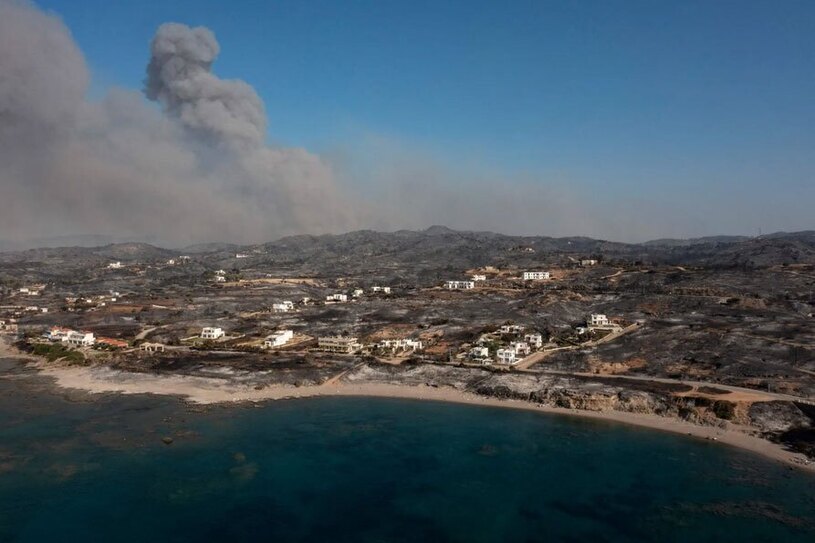 دود آتش سوزی جنگی جزیره رودز یونان
