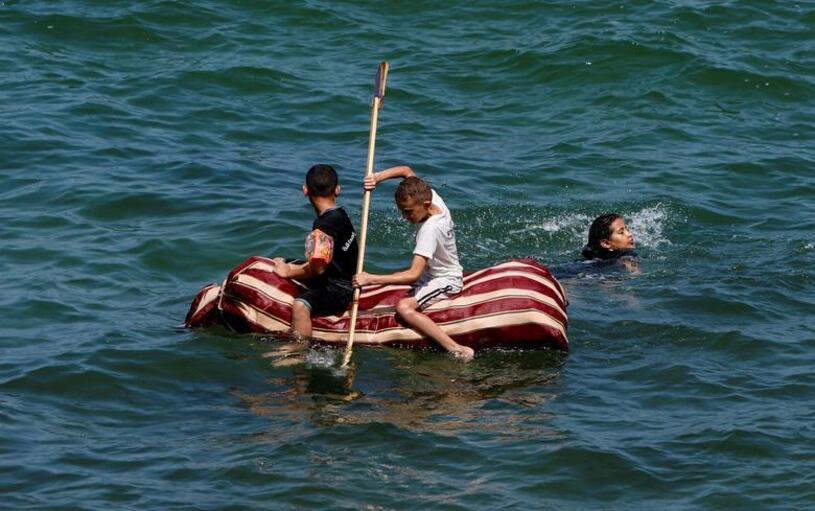 ساحل نوار غزه در روزهای گرم 