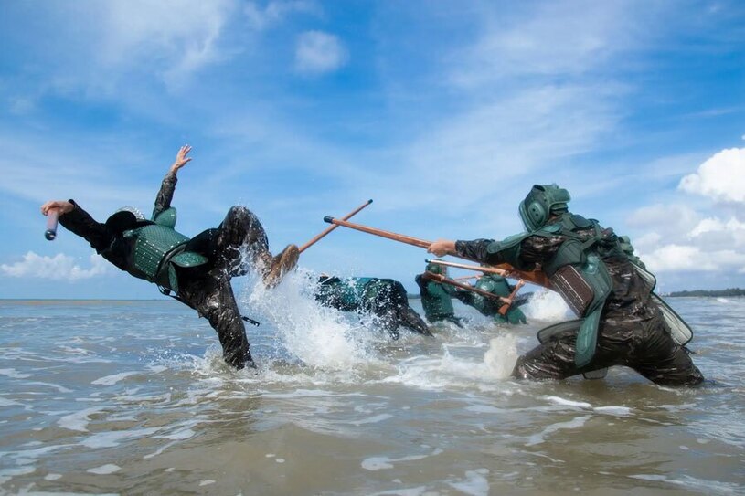 تمرین رزمی افسران پلیس سربازان چینی 