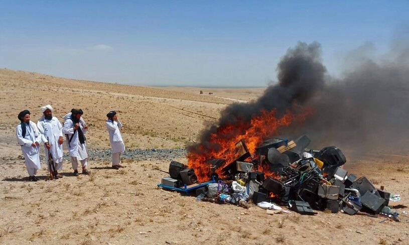 آتش زدن آلات و ابزار موسیقی از سوی طالبان