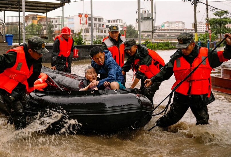 امدادرسانی به سیلزدگان توفان