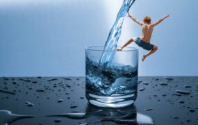 اگر بیش از حد آب بنوشید، چه می‌شود؟