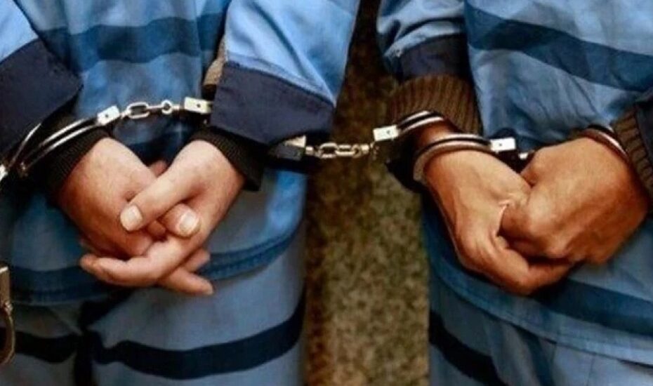 دستکشهای2 دزد، آنها را لو داد