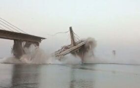 راننده عبور پل شکسته