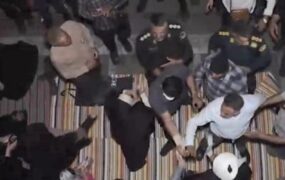 درگیری زن تجمع دفاع از عفاف و حجاب