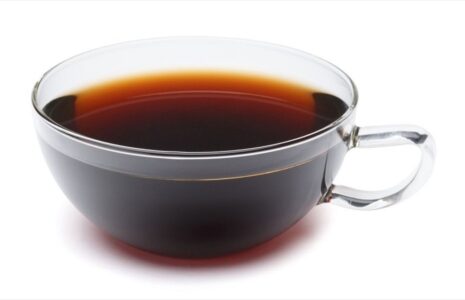 مضرات چای پررنگ؛ از زخم معده تا یبوست مضرات چای پررنگ