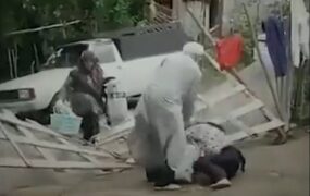 کتک کاری یک روحانی با یک زن