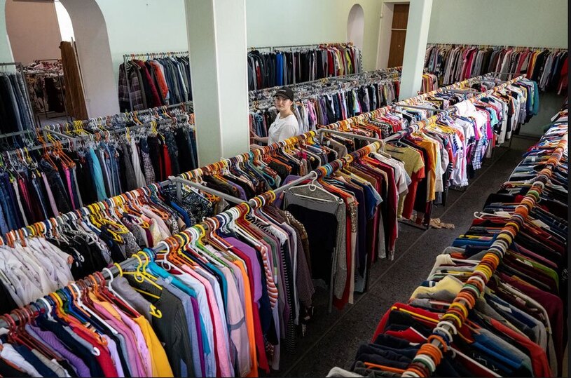 دیدنی های امروز؛ از جشن سلطنت پادشاه مراکش تا نشان زدایی از مجسمه اوکراینی فروشگاه عرضه لباس رایگان خرسون اوکراین