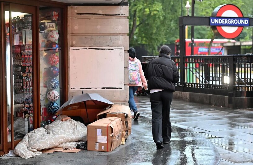 کارتن خواب خیابان آکسفورد لندن