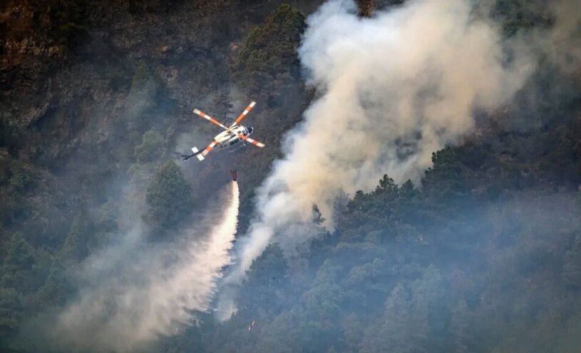  خاموش کردن آتش سوزی جنگلی در جزایر قناری اسپانیا