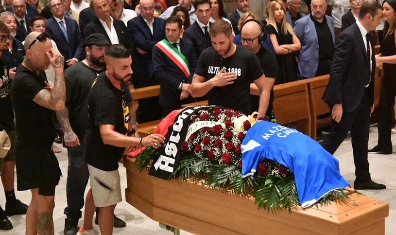 مراسم تشییع کارلو مازونه مربی اسطوره ای فوتبال