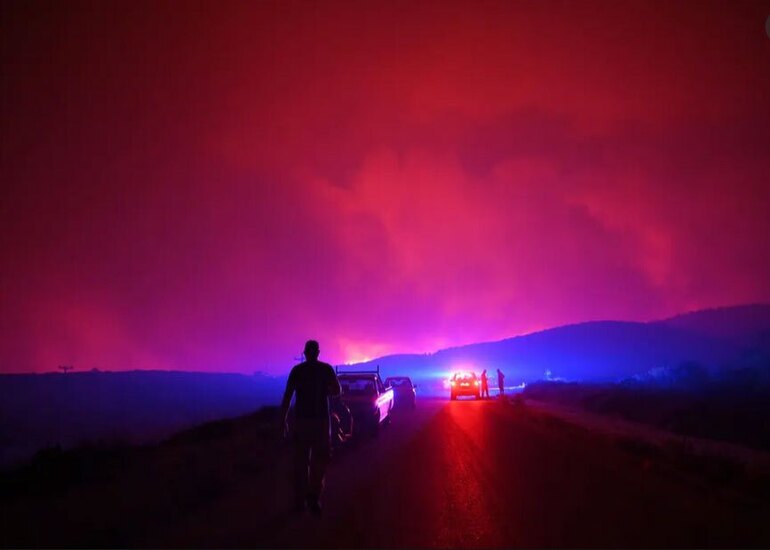  خاموش کردن آتش سوزی گسترده جنگلی یونان