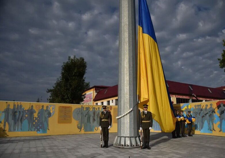 برگزاری مراسم روز پرچم در شهر لویو 