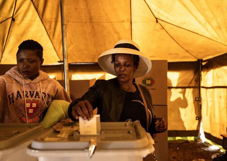 یک شعبه اخذ رای در انتخابات ریاست جمهوری و پارلمان زیمبابوه